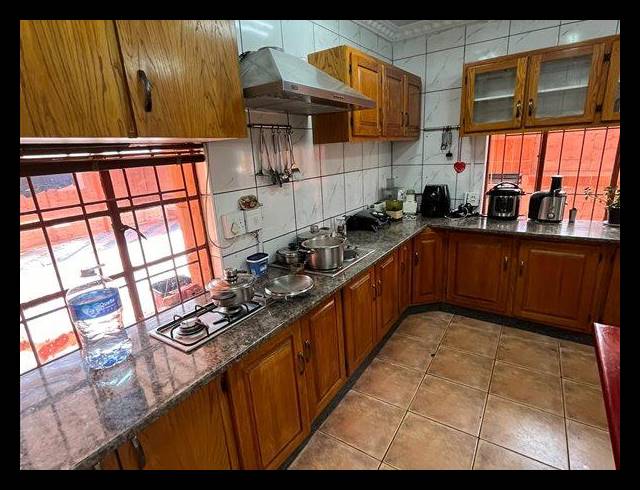6 BEDROOM HOUSE FOR SALE IN LENASIA SOUTH